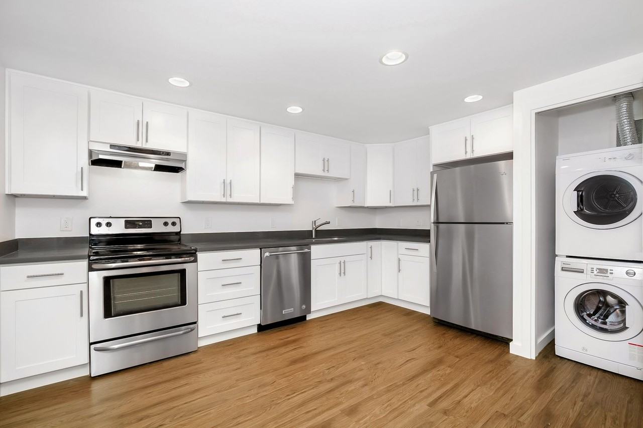 1251 Taylor Avenue North - Photo 7 of 26