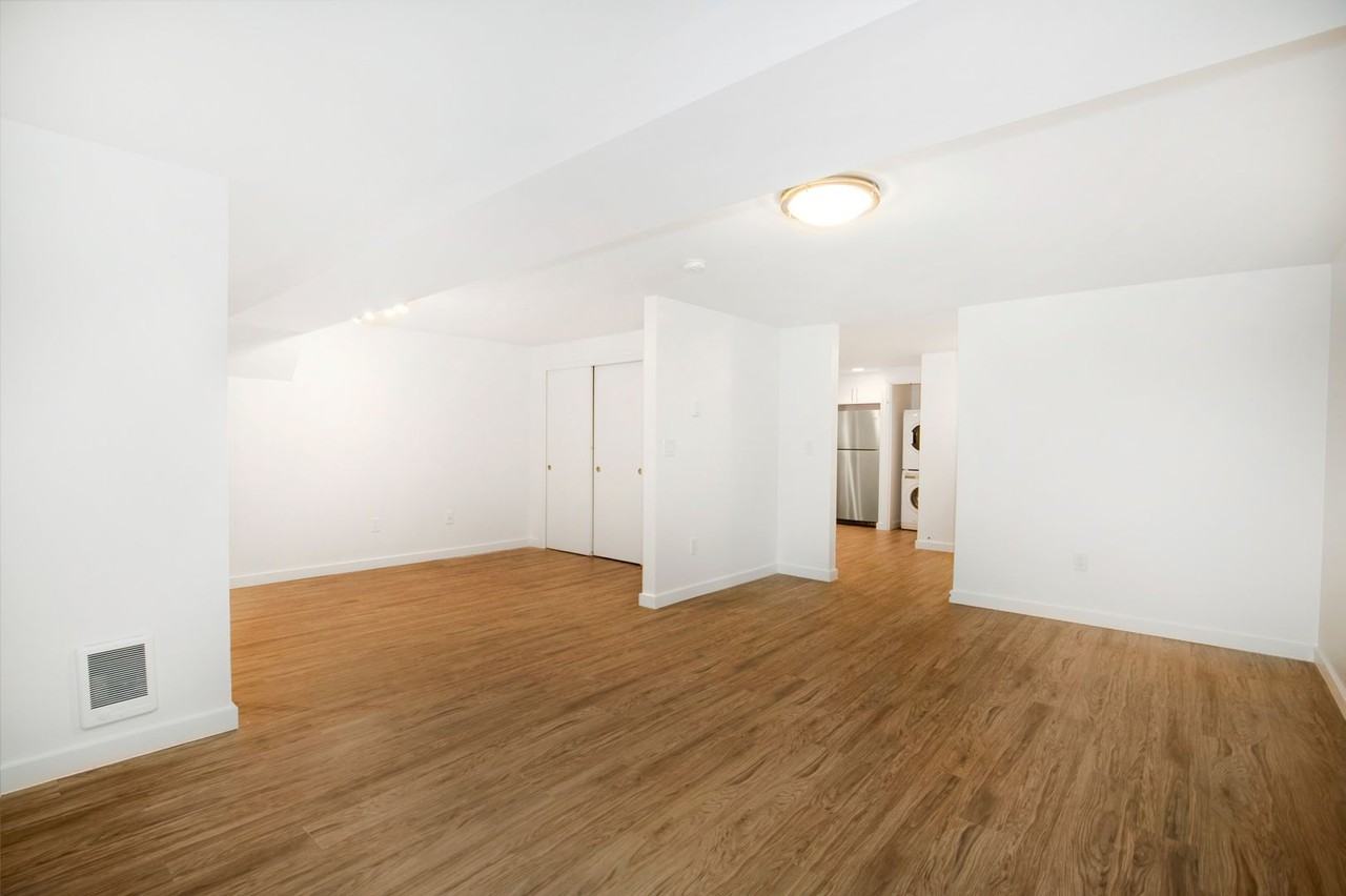 1251 Taylor Avenue North - Photo 6 of 26