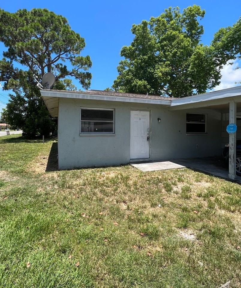 807 66th Ave W - Photo 3 of 30