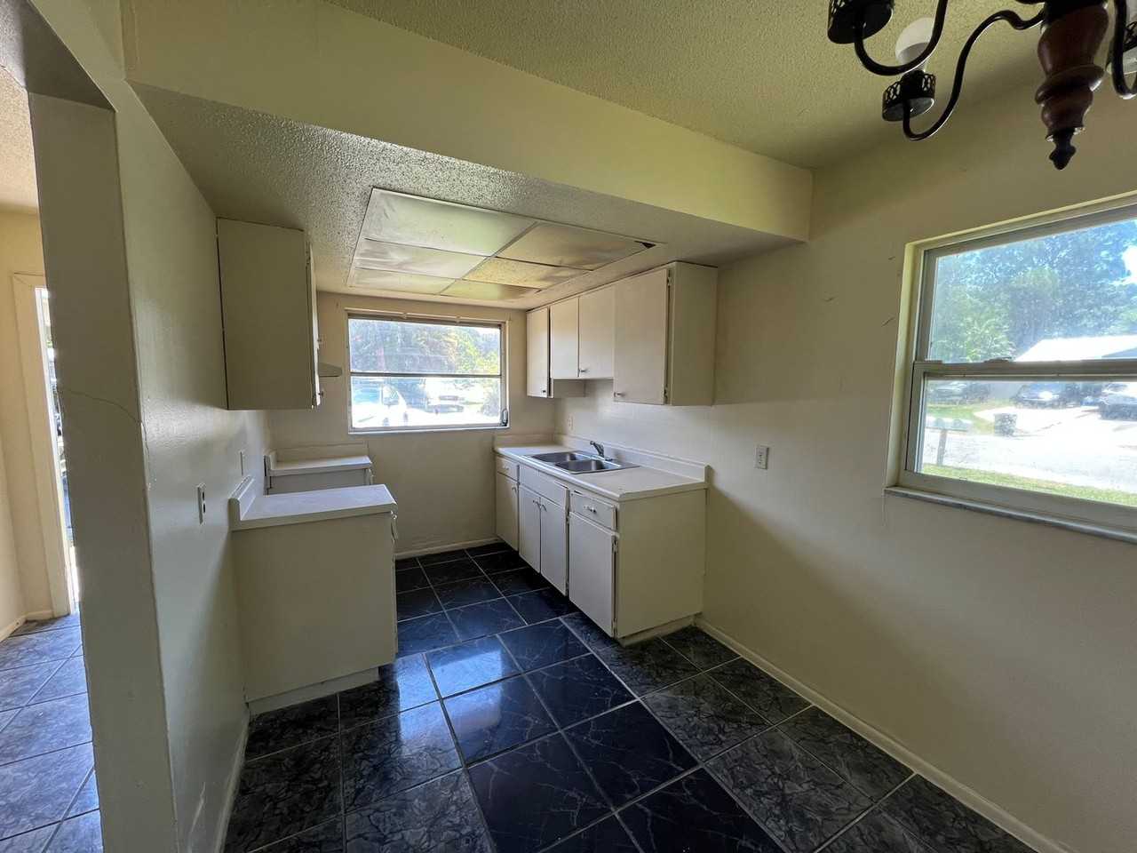 807 66th Ave W - Photo 6 of 30