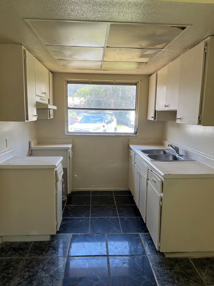 807 66th Ave W - Photo 7 of 30