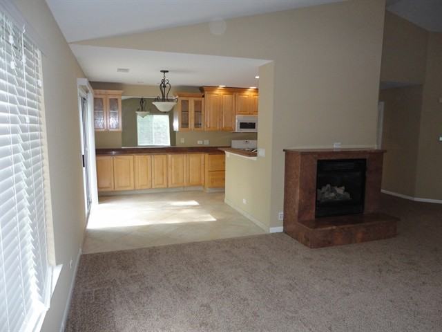 4369 Waters Edge Dr - Photo 3 of 14