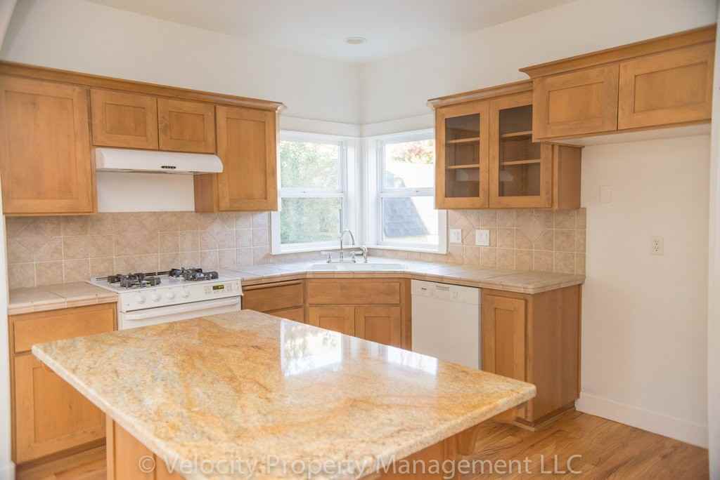 2954 Ne Red Oak Dr - Photo 5 of 18