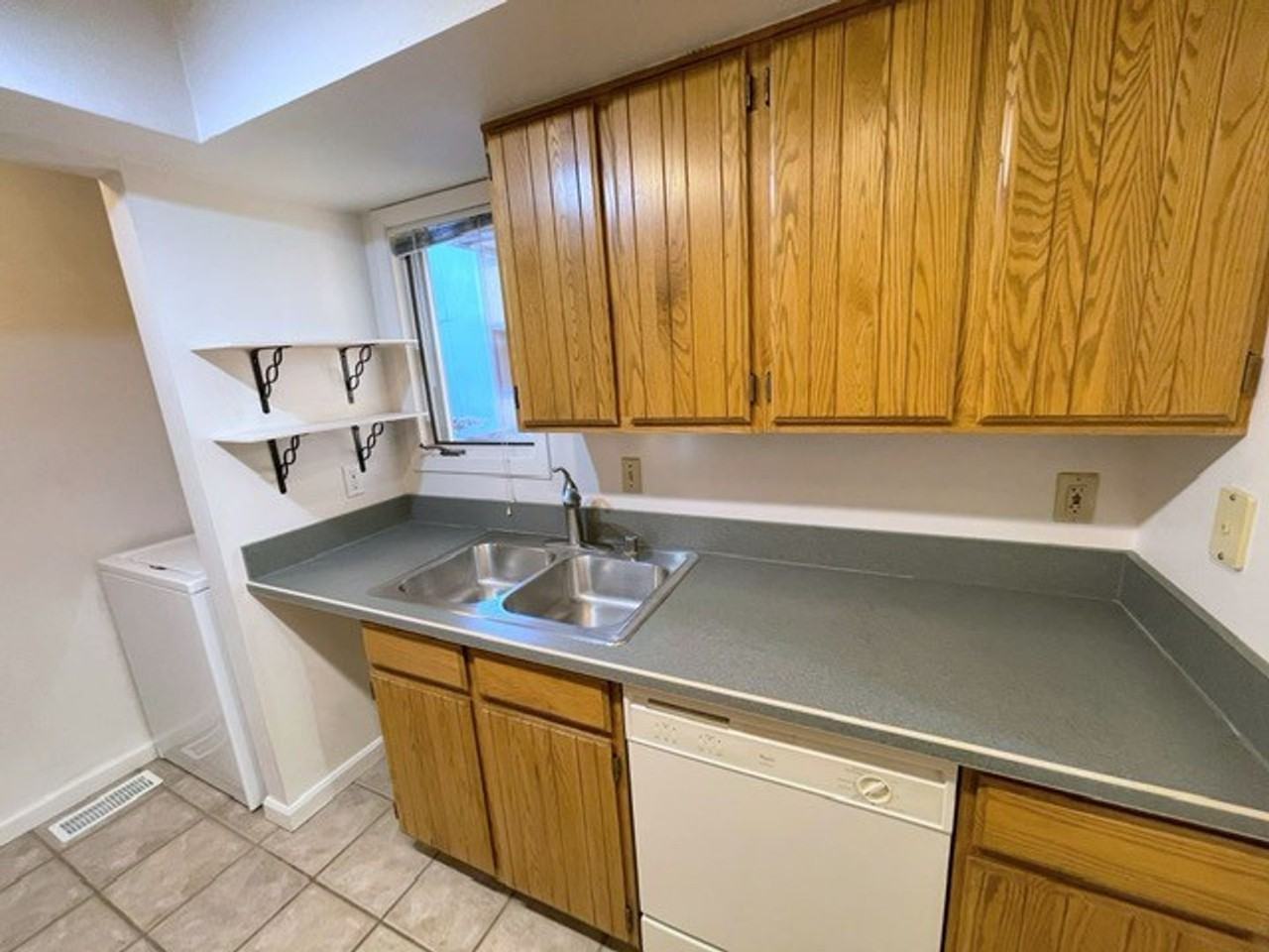 7342 Huntsmen Cir #14B - Photo 5 of 33