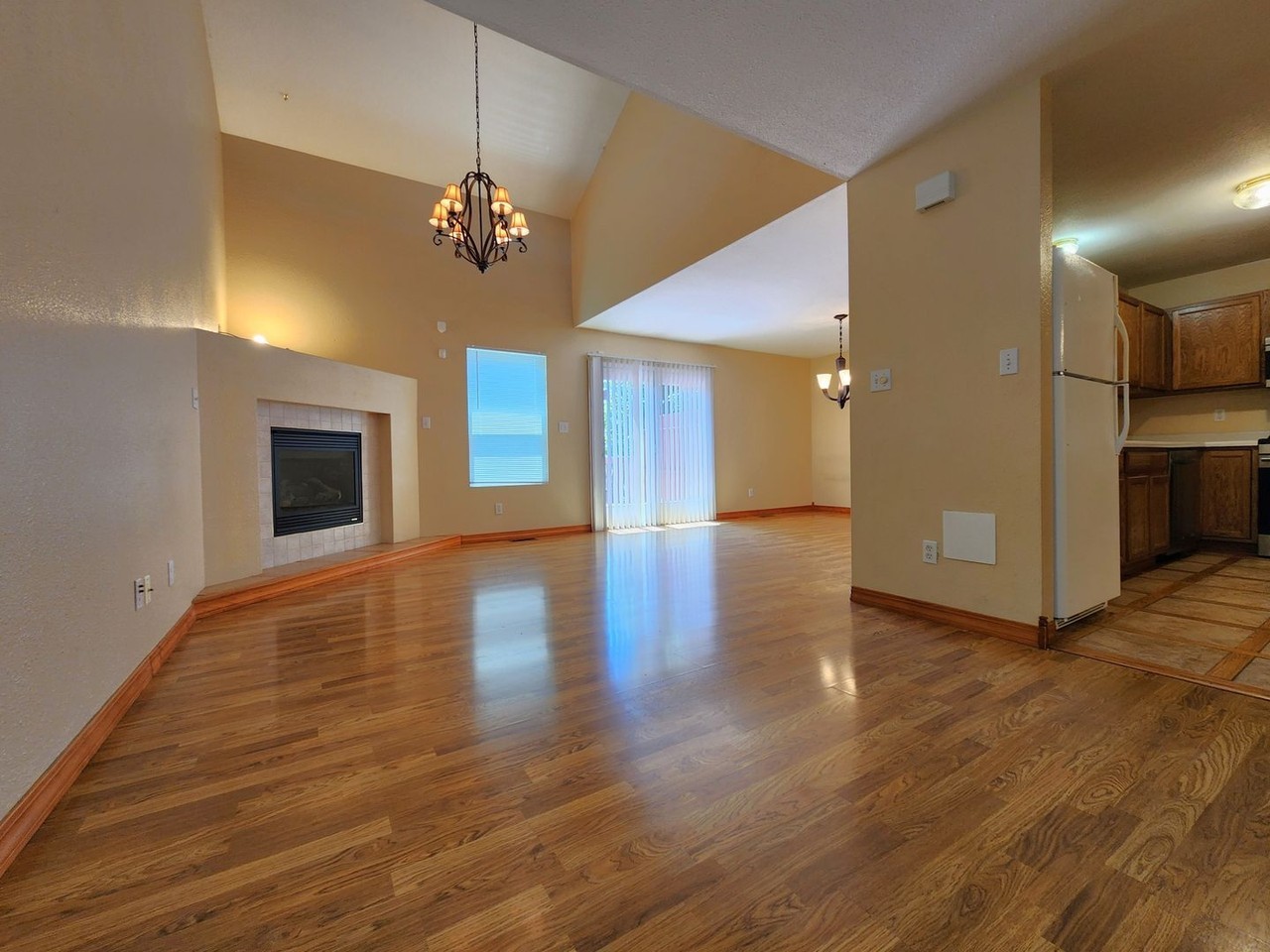 7317 Sw 23rd St - Photo 4 of 26