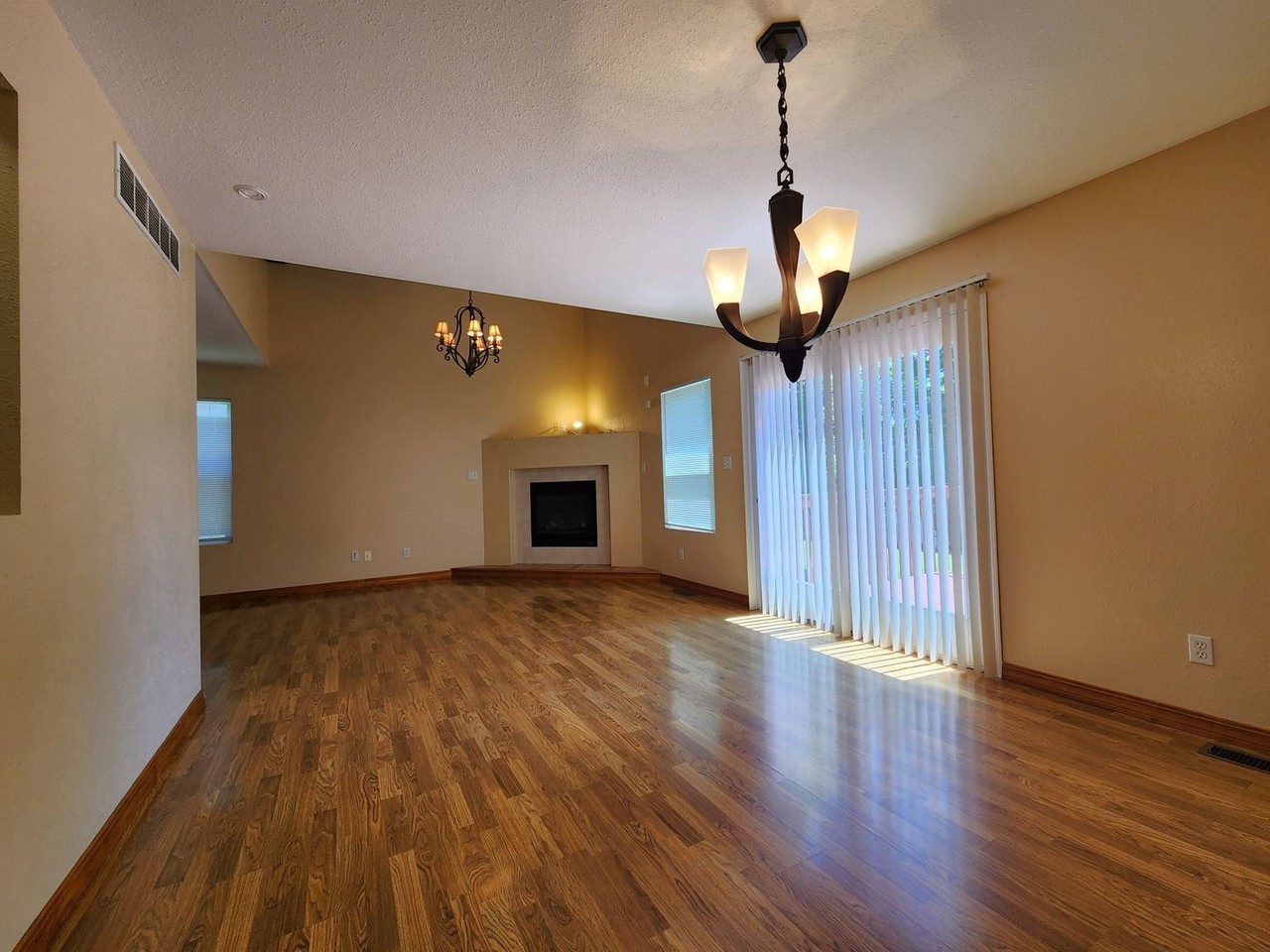 7317 Sw 23rd St - Photo 5 of 26