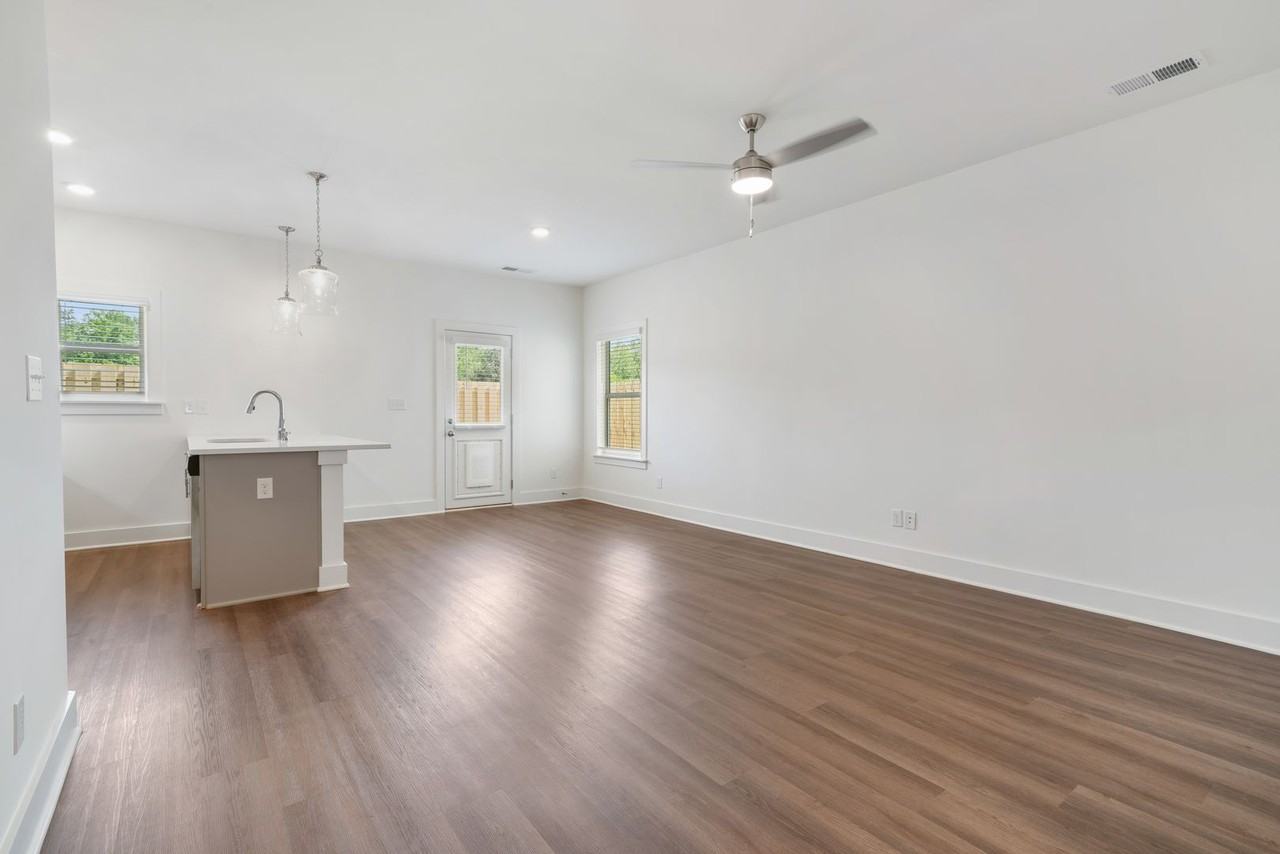 133 Huntley Dr - Photo 3 of 28
