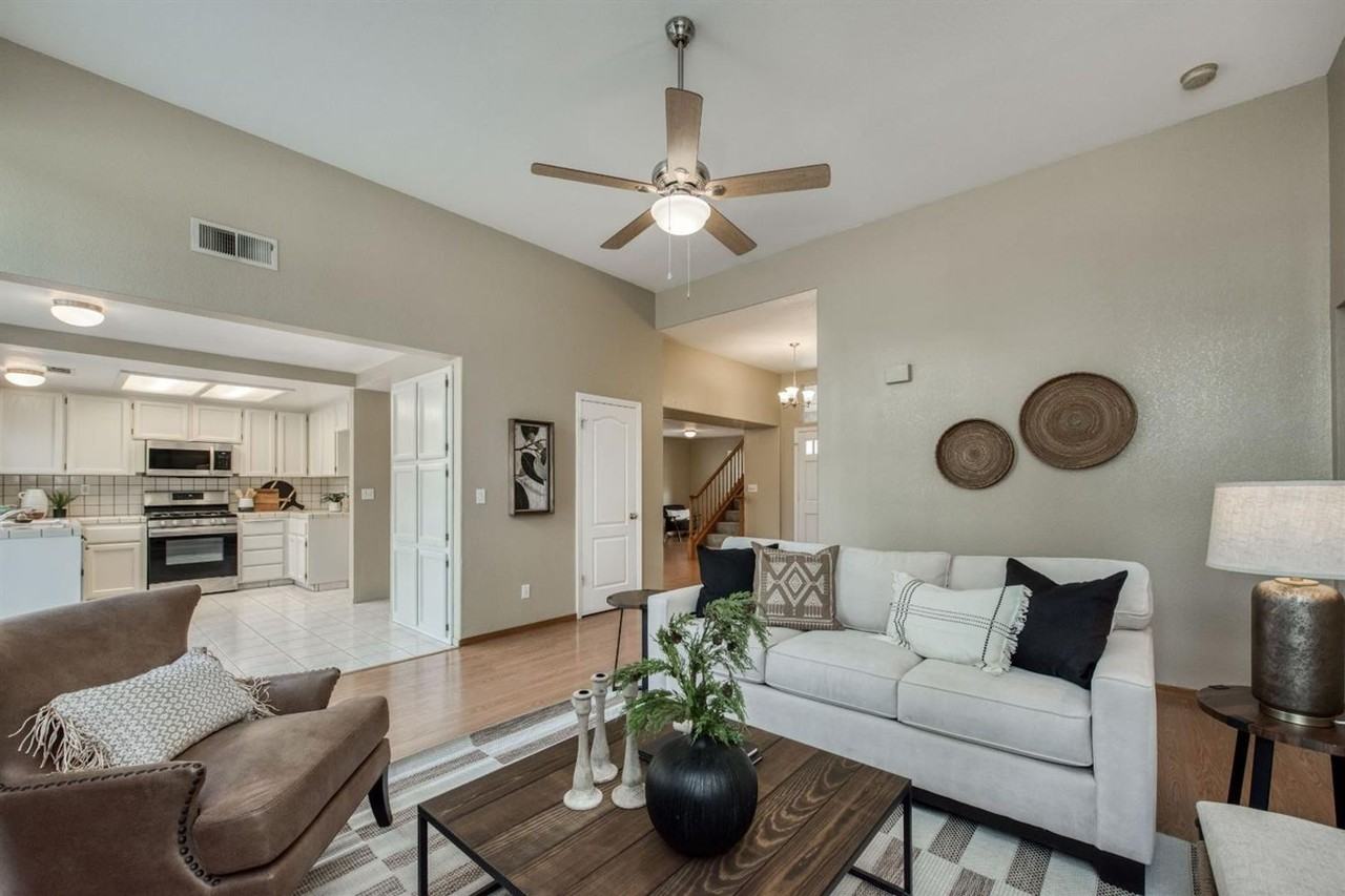 2559 Dennis Ave - Photo 4 of 29