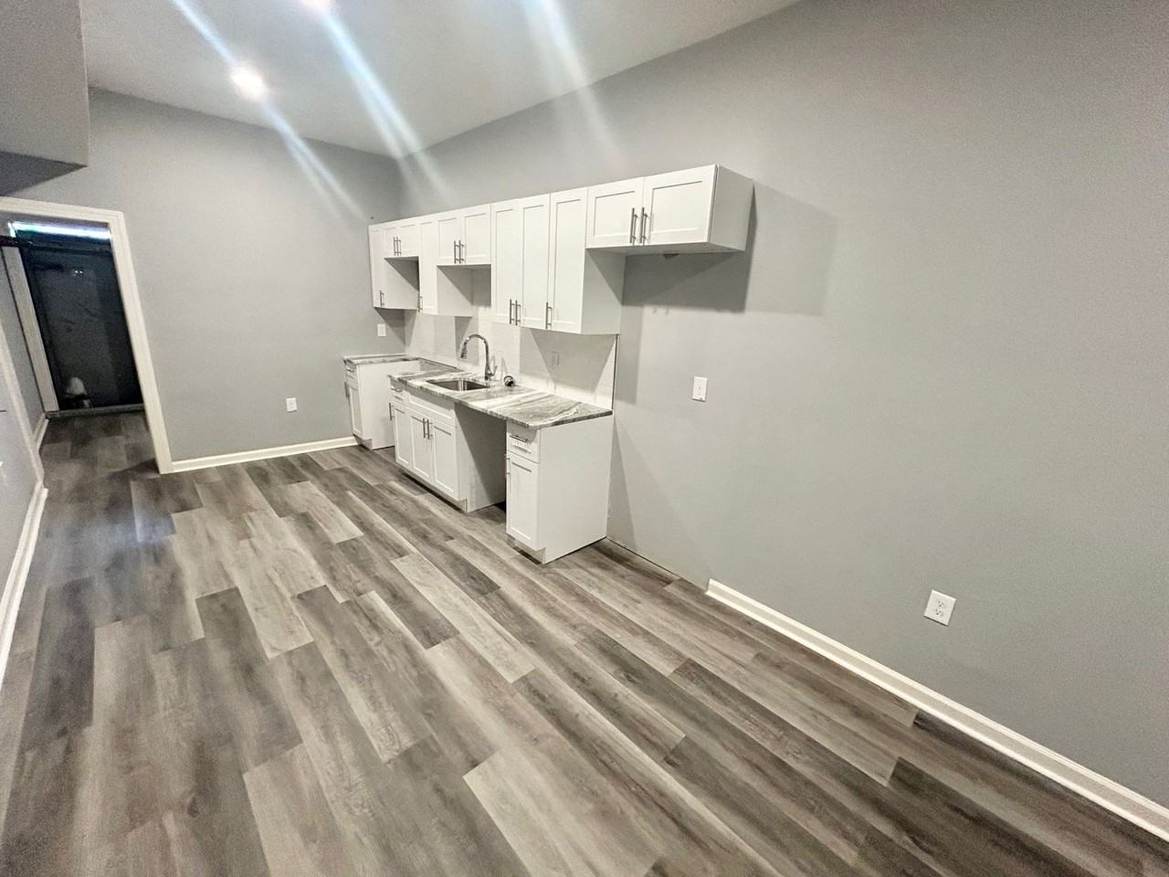 3041 W Berks St - Photo 2 of 14
