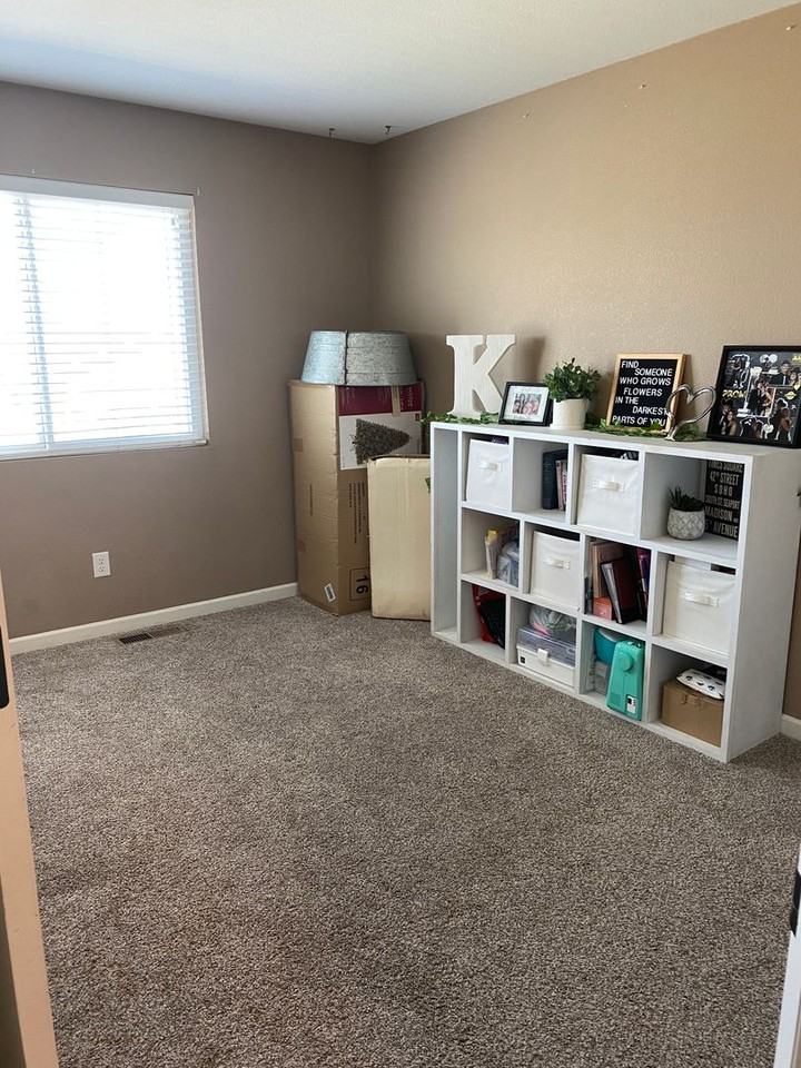 905 Bremner Ave - Photo 4 of 14