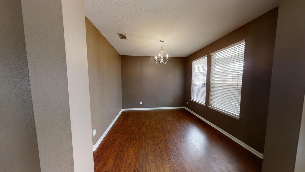 15695 Lexington Park Blvd - Photo 5 of 50