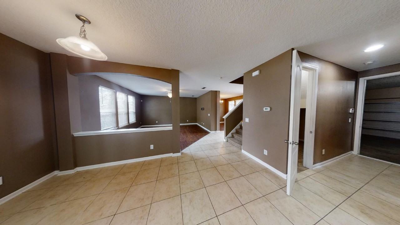 15695 Lexington Park Blvd - Photo 6 of 50