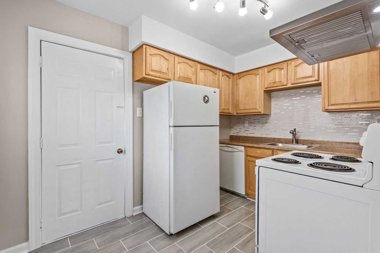715 Muskogee Ave - Photo 3 of 22