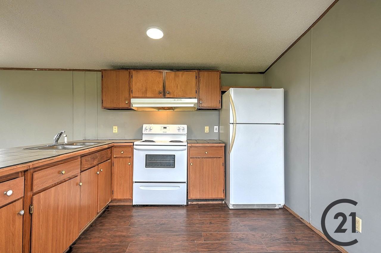 1315 Reed Rd - Photo 3 of 27