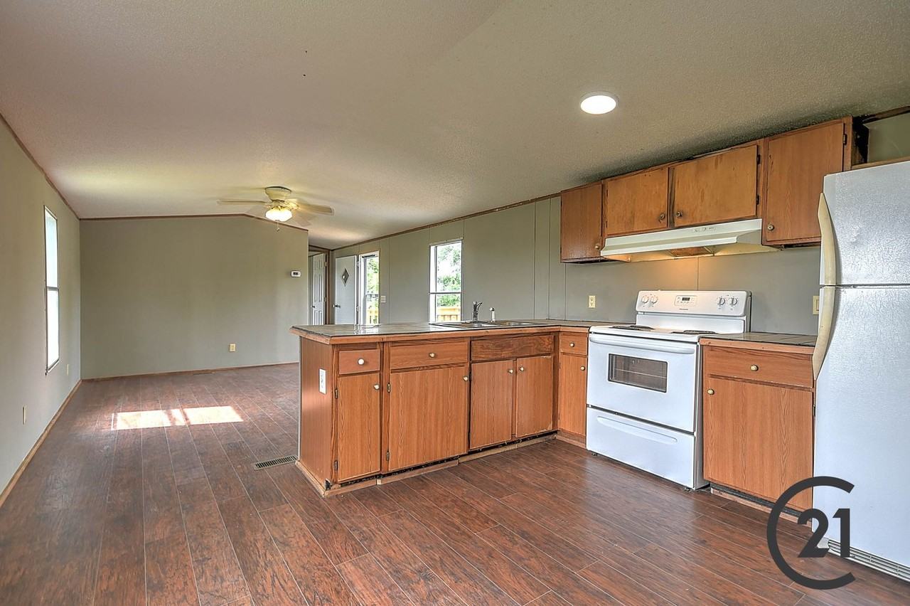 1315 Reed Rd - Photo 4 of 27