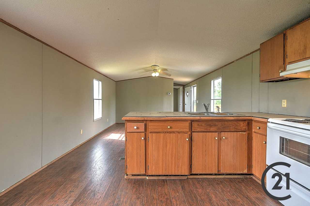 1315 Reed Rd - Photo 5 of 27