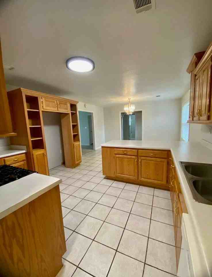 716 Dwight St - Photo 2 of 19