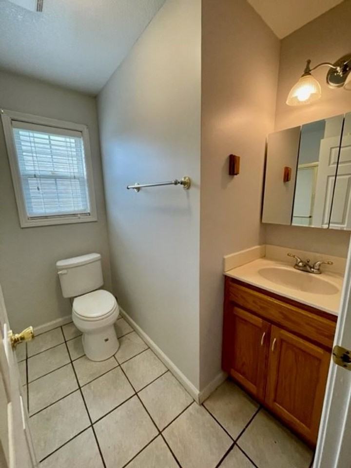 716 Dwight St - Photo 6 of 19