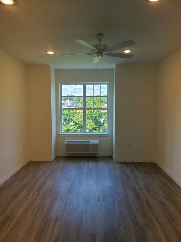 Lexington Riverview - Photo 4 of 31