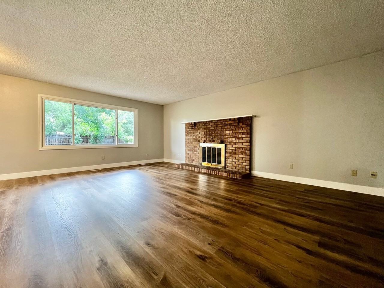 2913 Worthington Ave - Photo 3 of 25