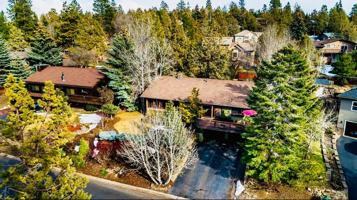 featured image of 1241 Vista Way