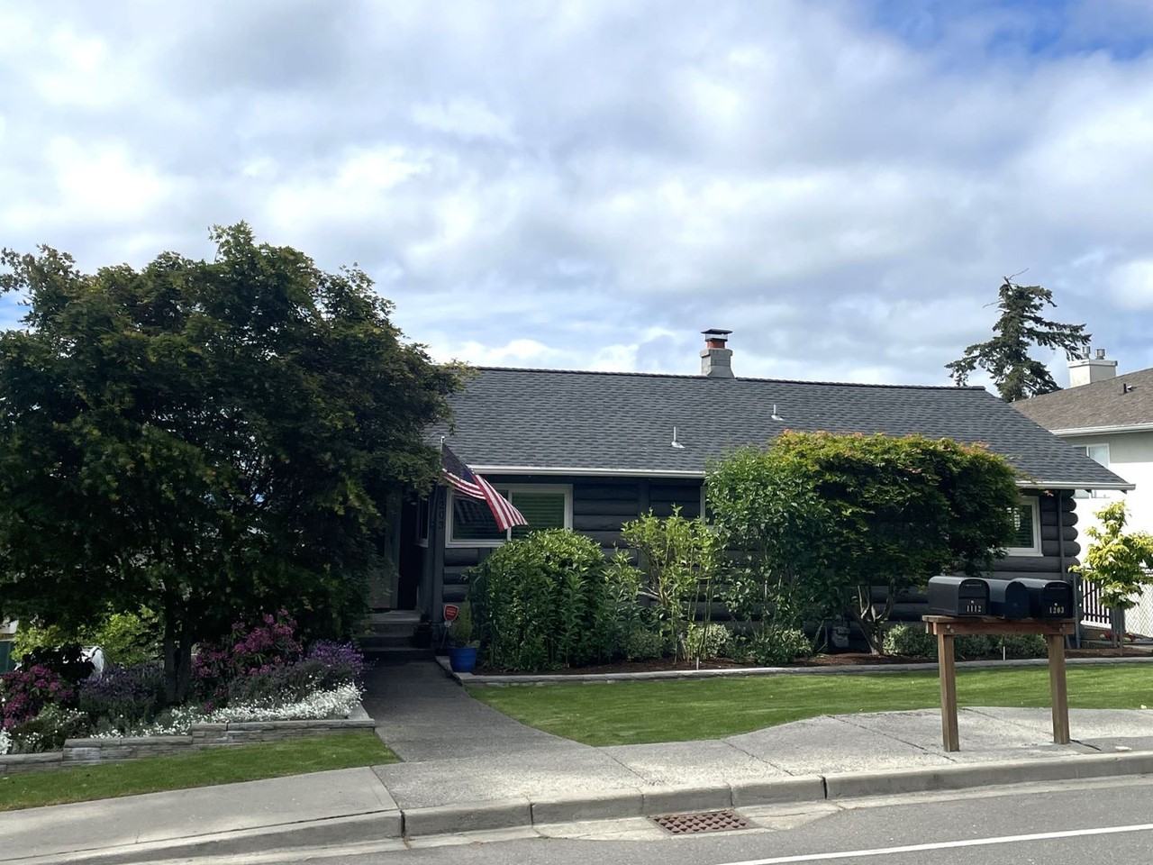 1203 Sequalish St - Photo 2 of 33