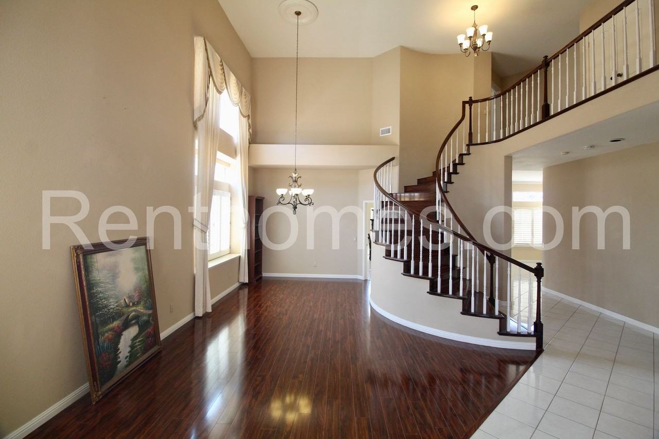 11743 Windcrest Ln - Photo 2 of 39