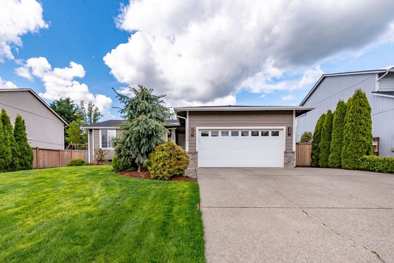 11123 172nd St E - Photo 2 of 43