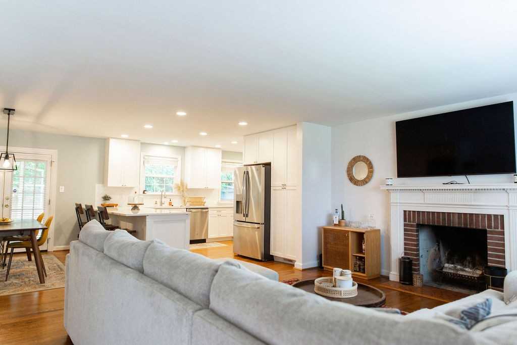 2700 Greendale Ave - Photo 2 of 10