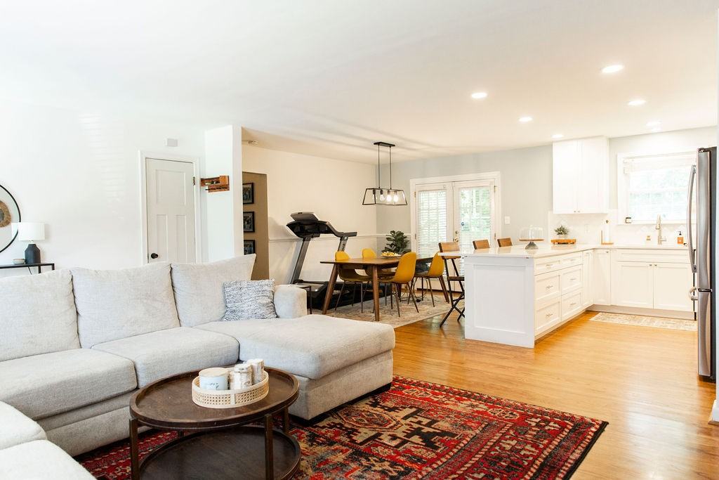 2700 Greendale Ave - Photo 3 of 10