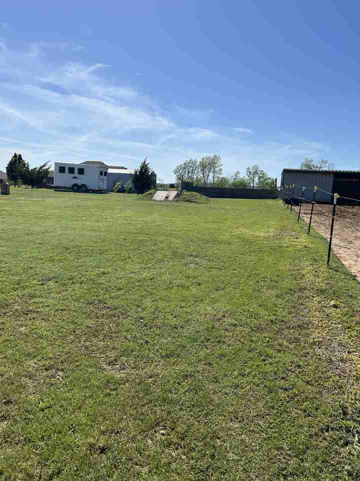 92 Nw Cherry Rd - Photo 3 of 21