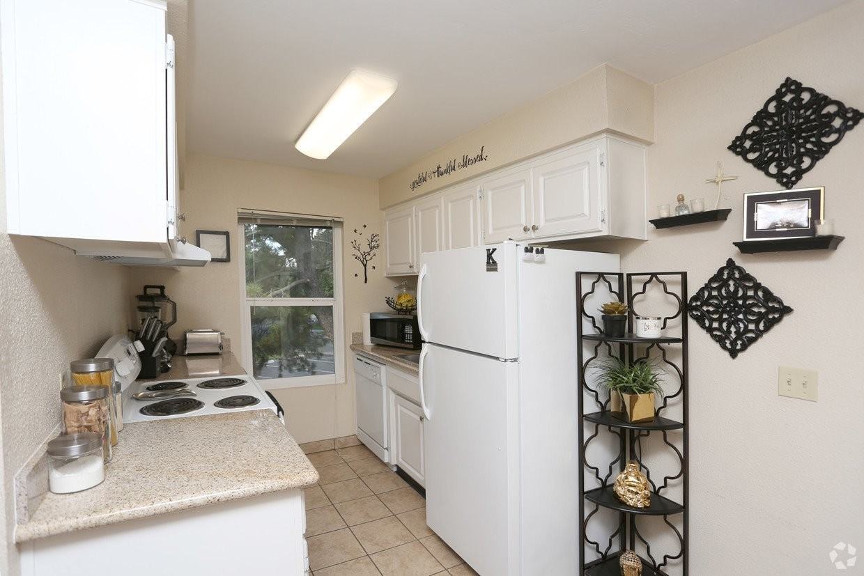 Pinewood Apartments - Photo 5 of 19