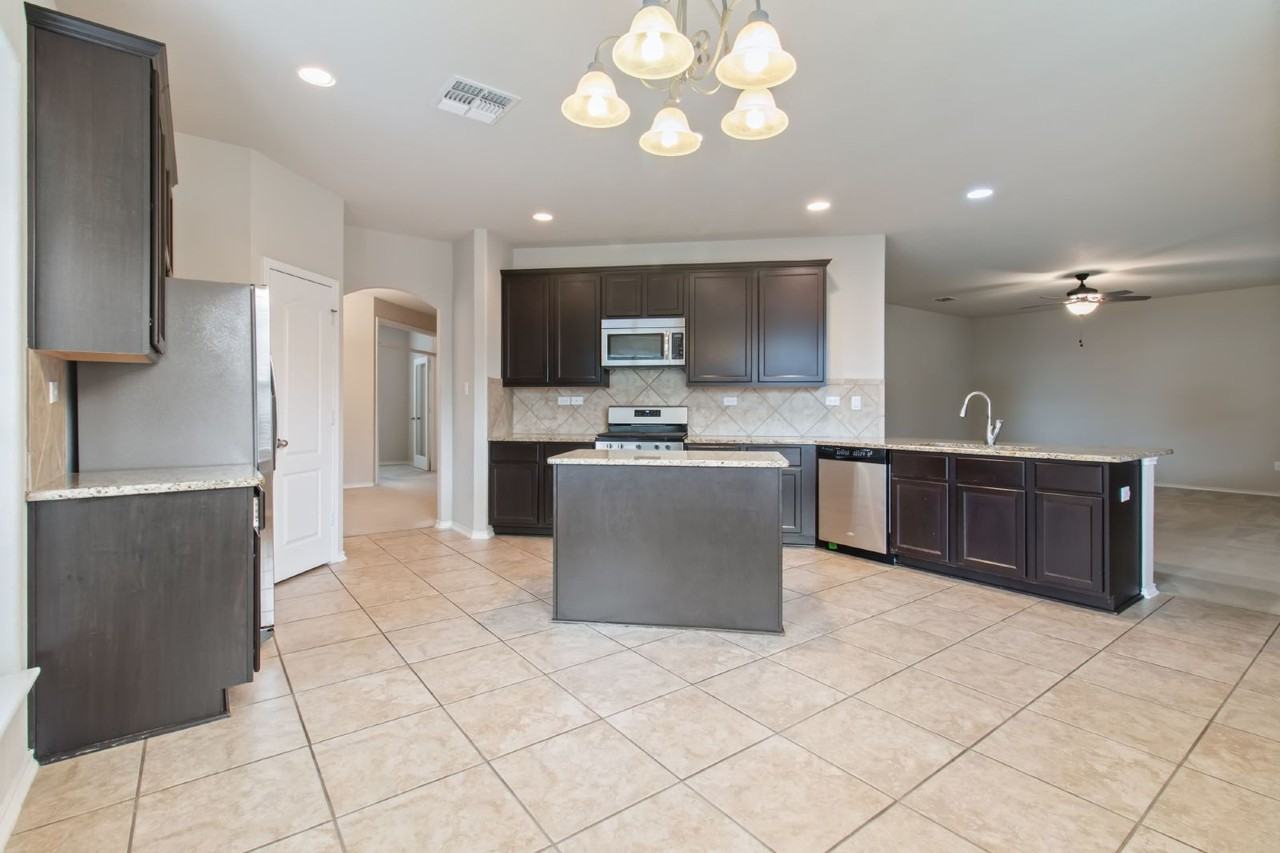 12127 Sonni Fld - Photo 5 of 17