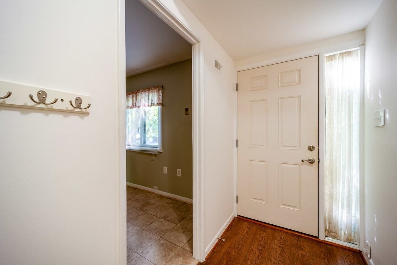 2455 Pyrenees Ct - Photo 4 of 34