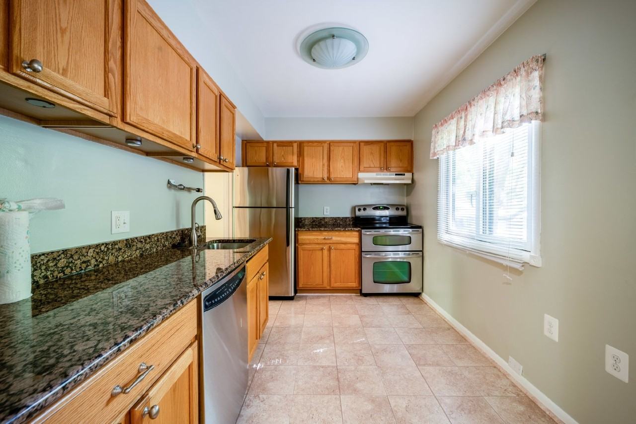 2455 Pyrenees Ct - Photo 5 of 34