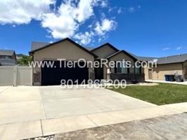 featured image of 3349 S Hawk Dr