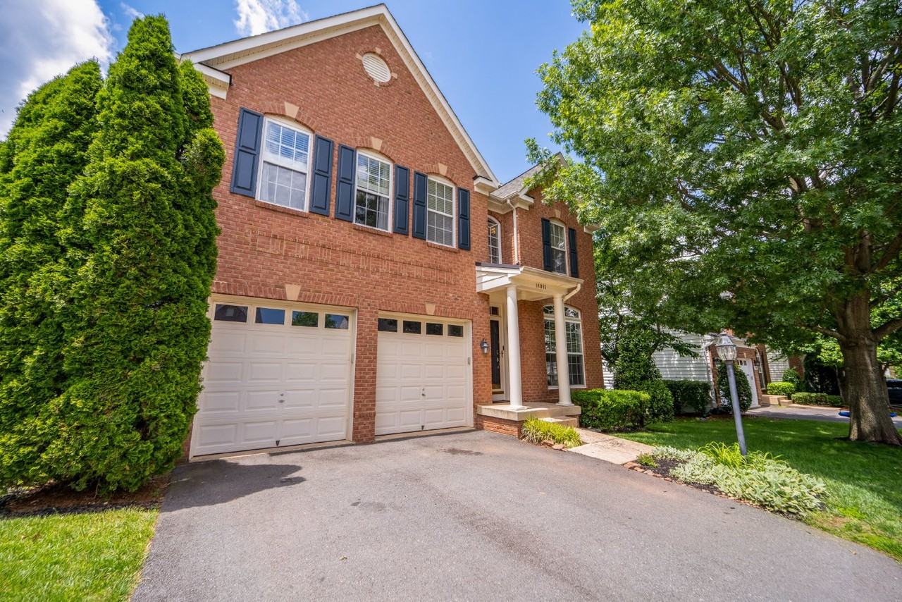 18081 Camdenhurst Dr - Photo 3 of 50