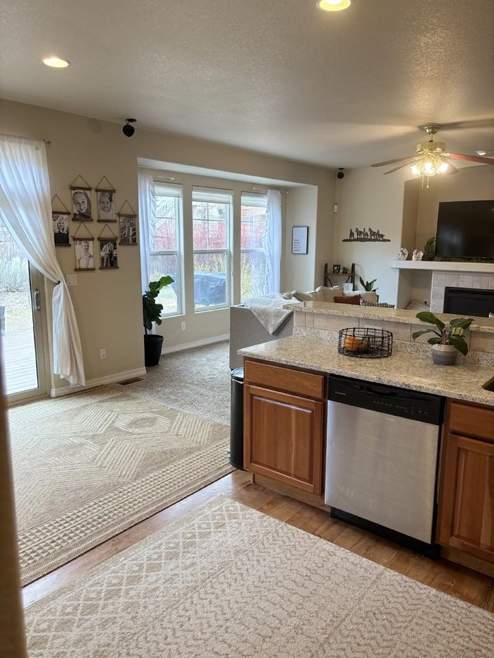 9998 Rose Leaf Ct - Photo 7 of 35