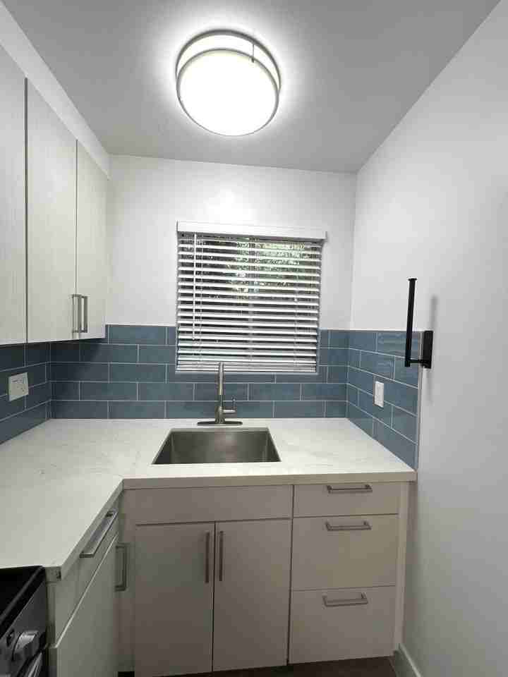1722 G St NEW - Photo 3 of 30