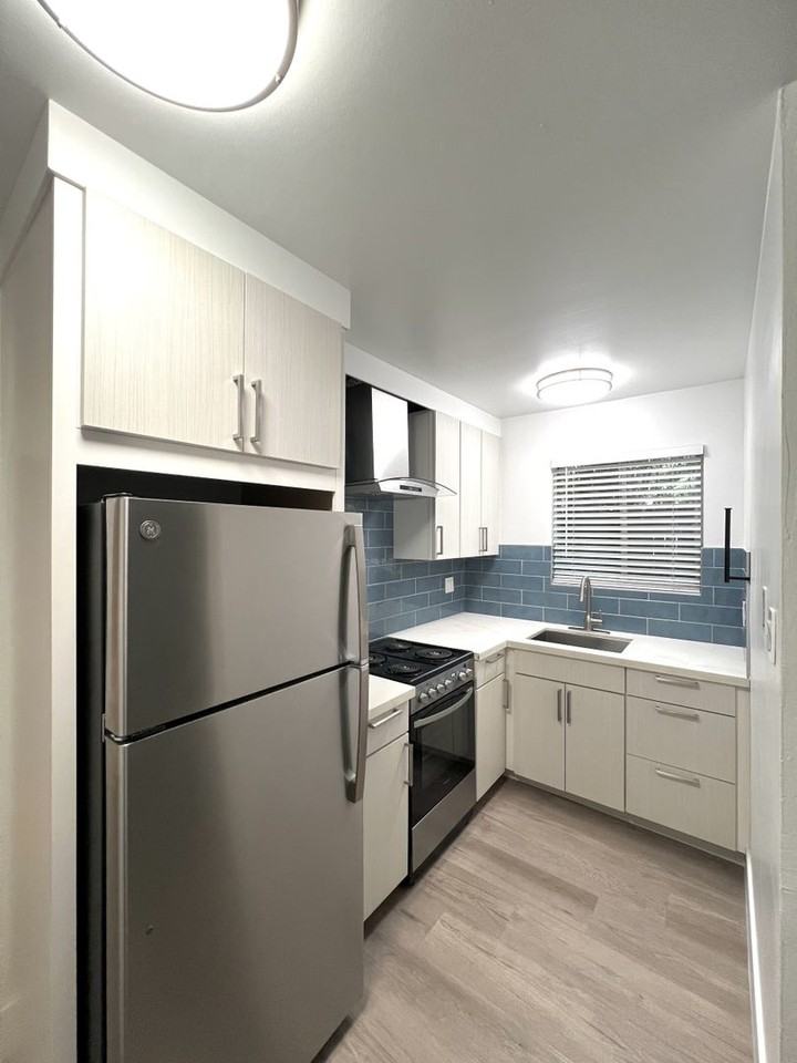 1722 G St NEW - Photo 6 of 30