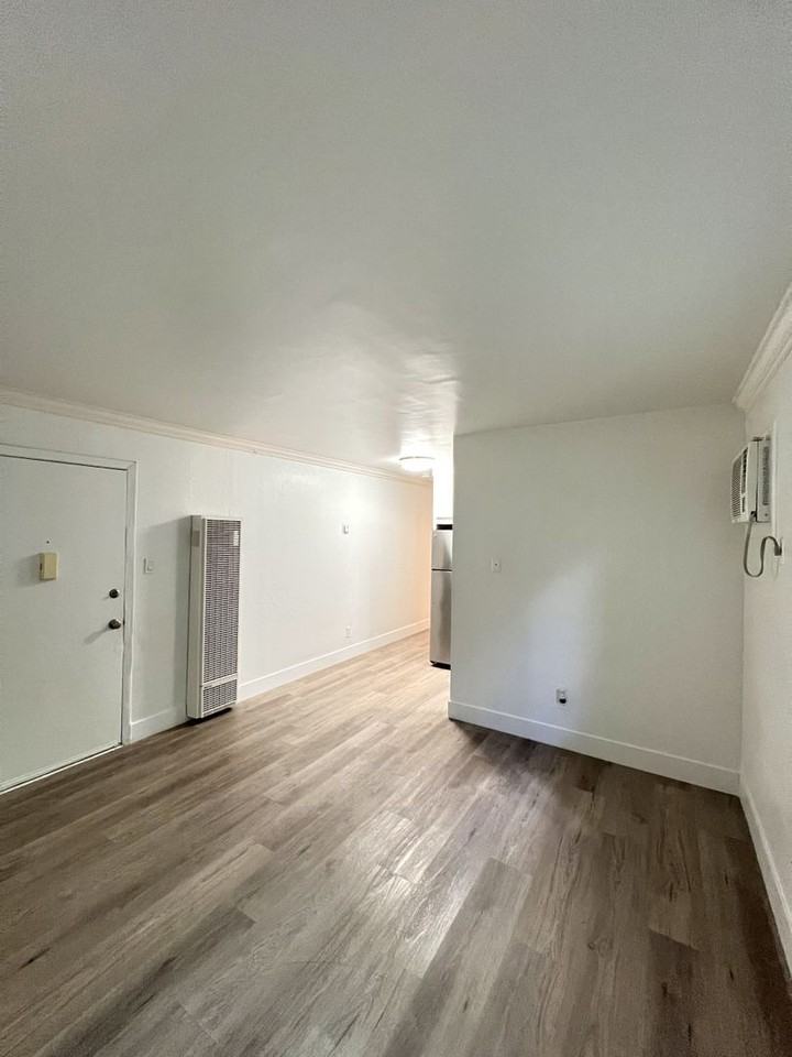 1722 G St NEW - Photo 7 of 30