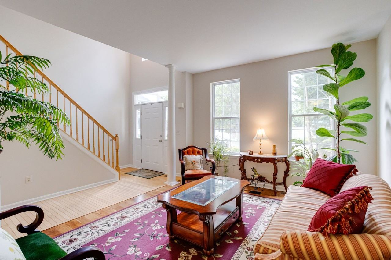 259 Pumpkin Ct - Photo 2 of 17