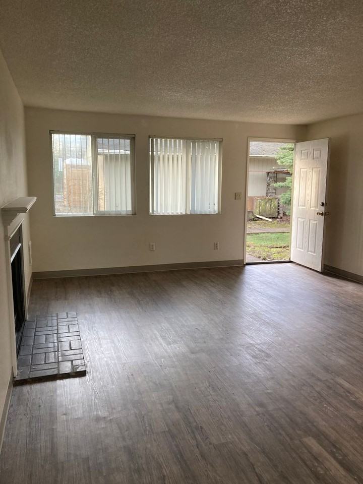 Glacier Lily - Photo 3 of 16