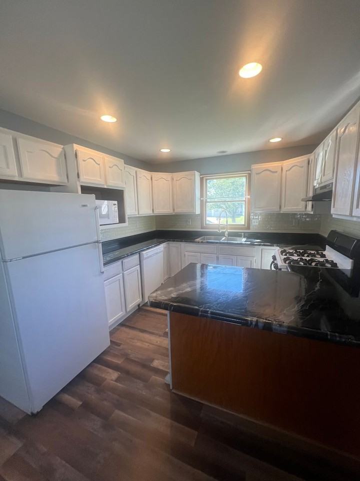 2812 Biscayne Dr - Photo 2 of 12