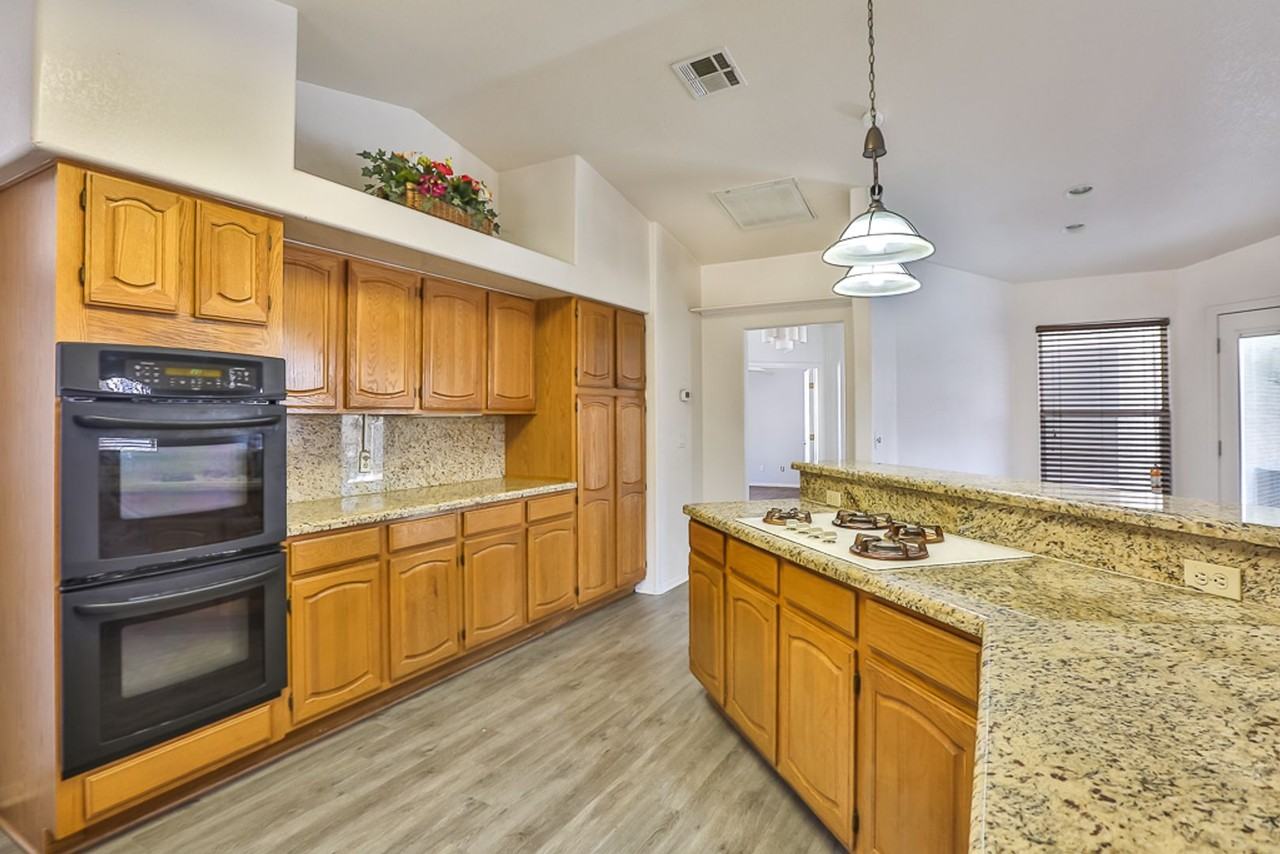 7353 Rockwood Ct - Photo 3 of 12