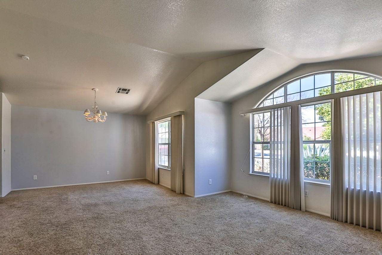 7353 Rockwood Ct - Photo 4 of 12