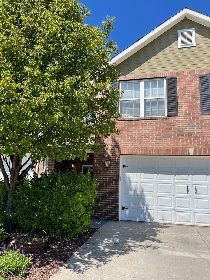 1036 Burton Pl - Photo 2 of 20