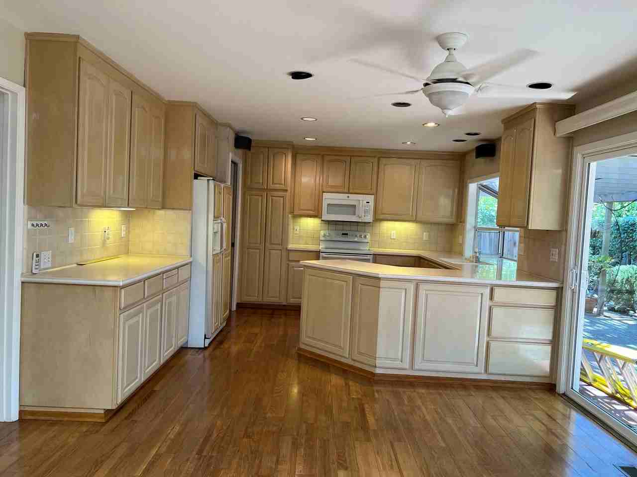 834 Runningwood Cir - Photo 3 of 15