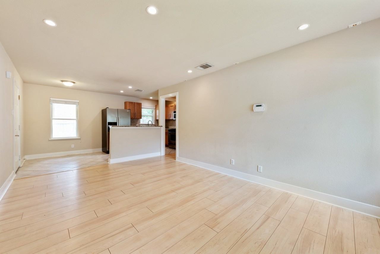 1106 W Saint Johns Ave - Photo 3 of 26