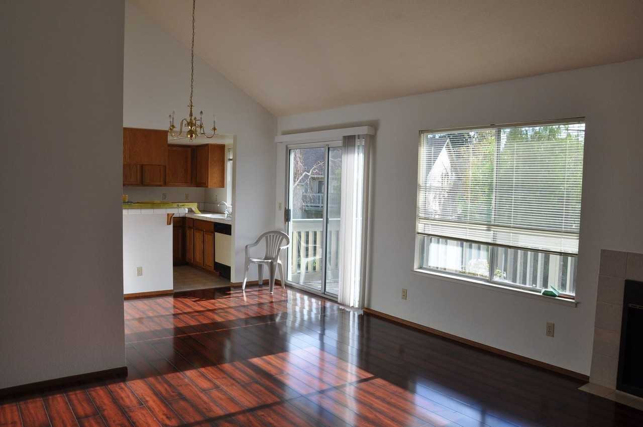 1032 Summerplace Dr - Photo 3 of 19